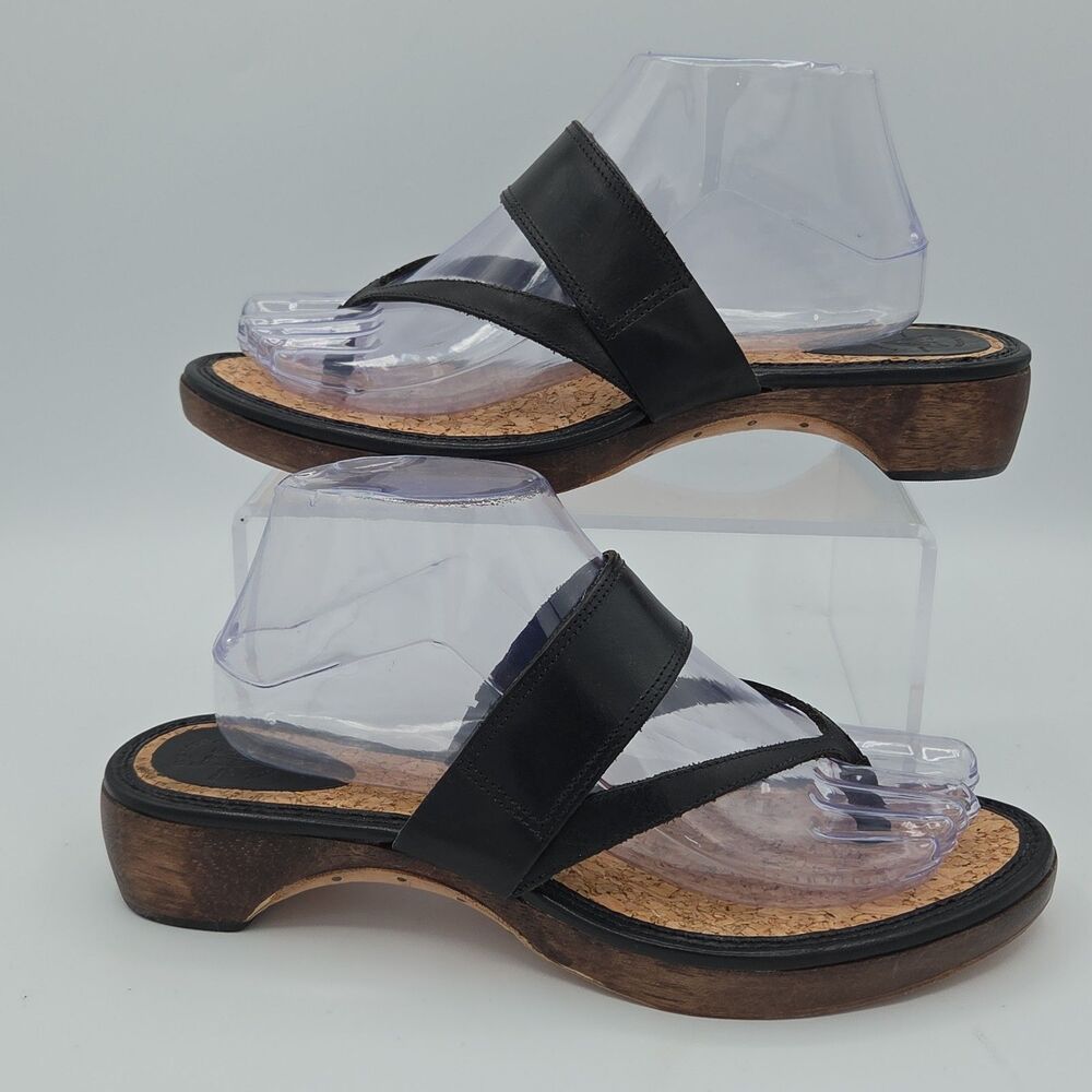 Frye Black Leather Sandals Thong Slip On Strappy Flat Shoes Women Size 9 Chelsea